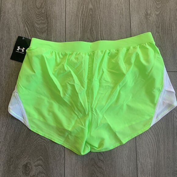Under Armour woman’s loose fit shorts with underwear lining - Picture 2 of 3